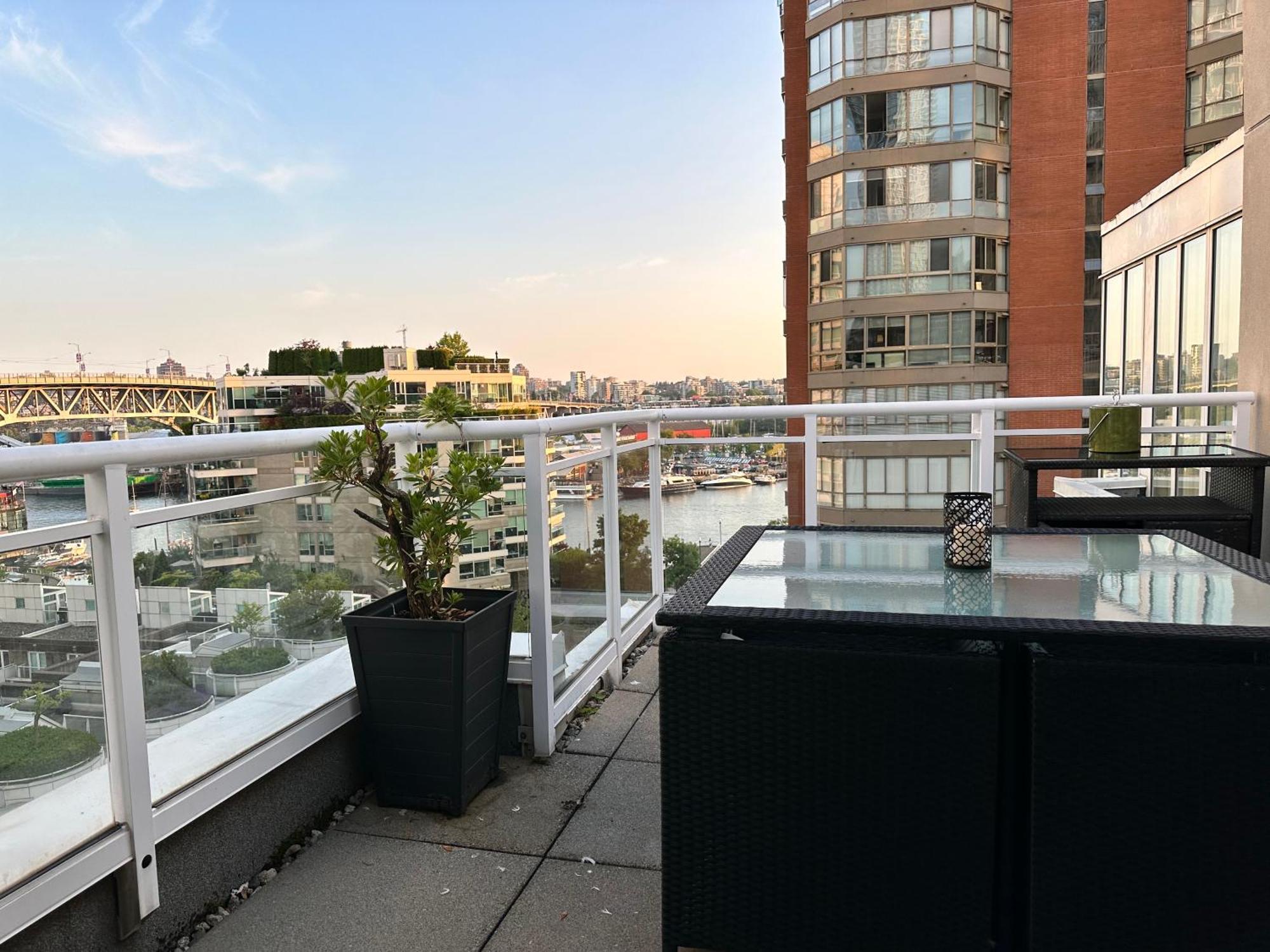 Penthouses Of Beach Ave Vancouver Dış mekan fotoğraf