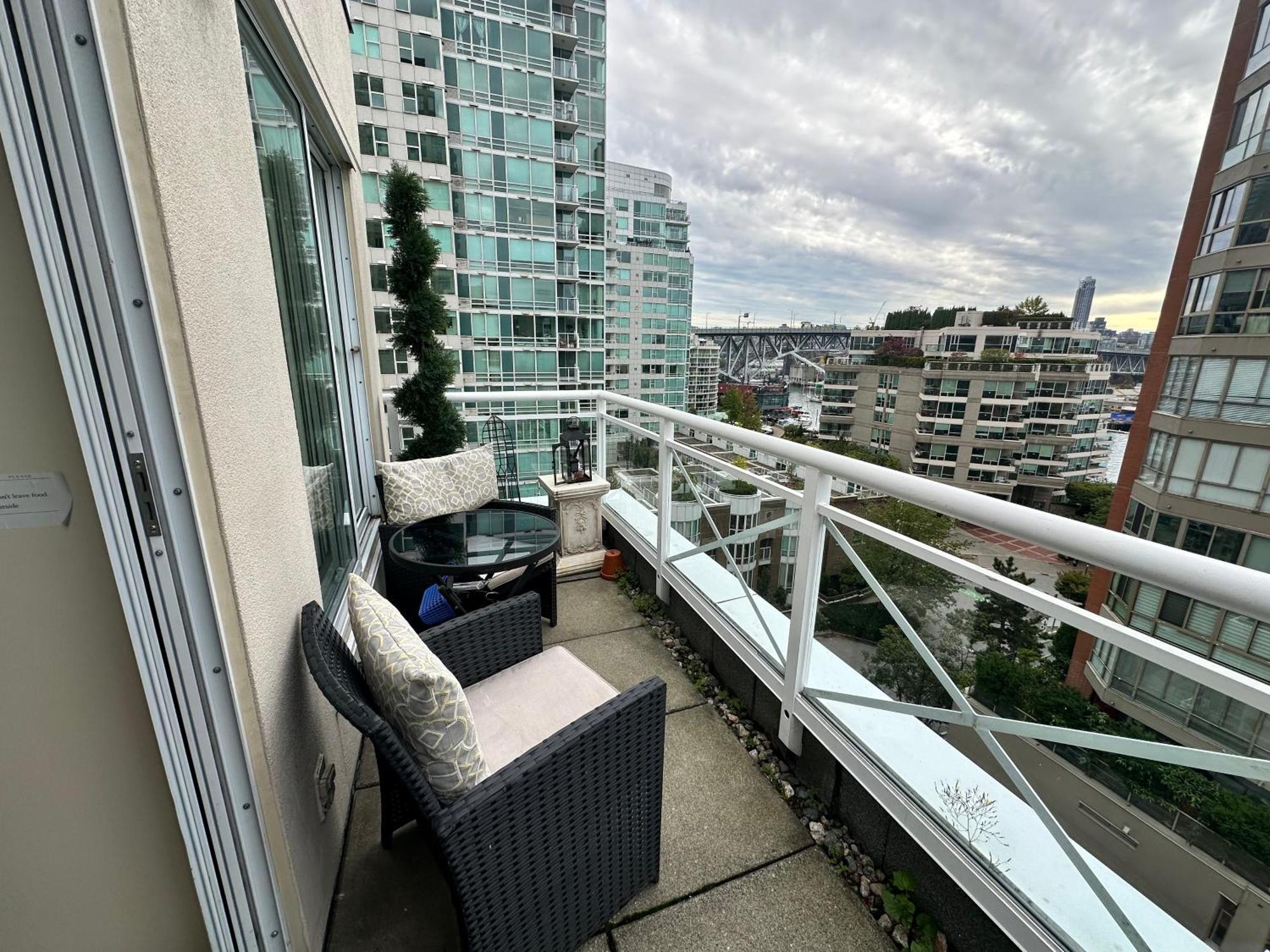Penthouses Of Beach Ave Vancouver Dış mekan fotoğraf